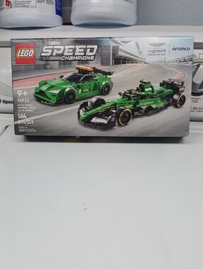 Lego Speed Champions Aston Martin Vantage Safety Car & AMR23.